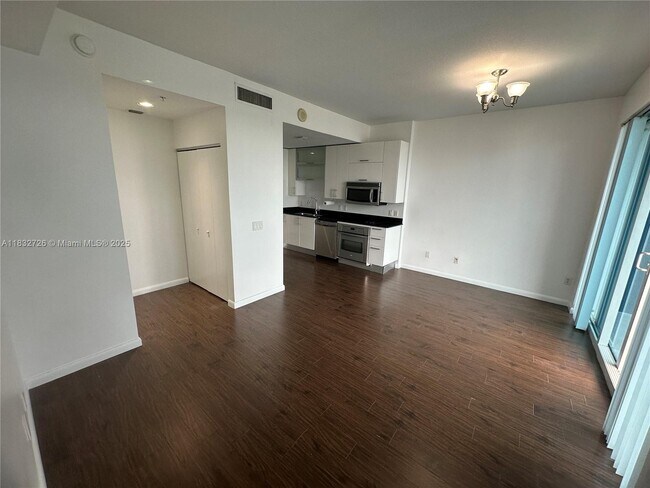 Foto del edificio - 60 SW 13th St