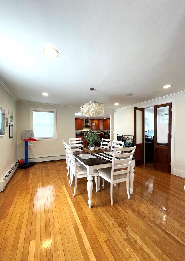 Building Photo - 36 Burroughs St