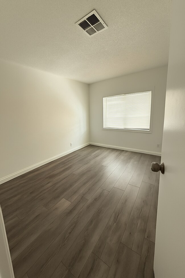 Foto del edificio - 24425 Woolsey Canyon Rd