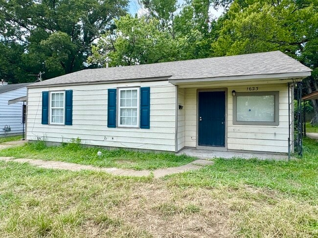 Building Photo - 1623 Harville St