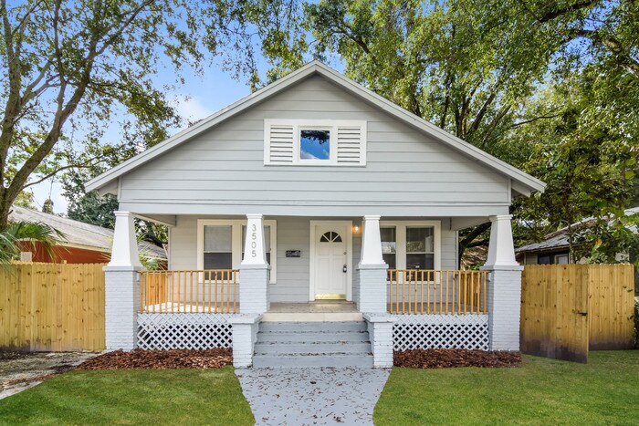 Foto principal - Now Leasing Charming 4BR 2BA Tampa Bungalow!