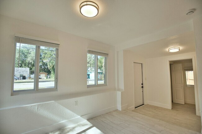 Building Photo - 1019 41st St