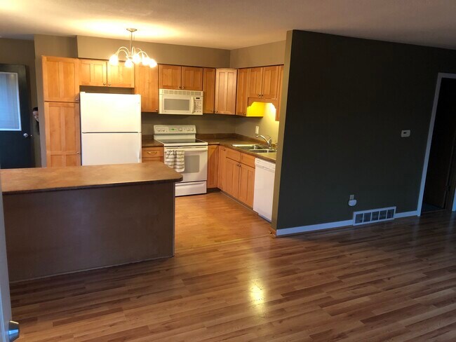 Building Photo - 4645 Wakonda Dr
