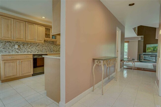 Building Photo - 260 Pond View Ln