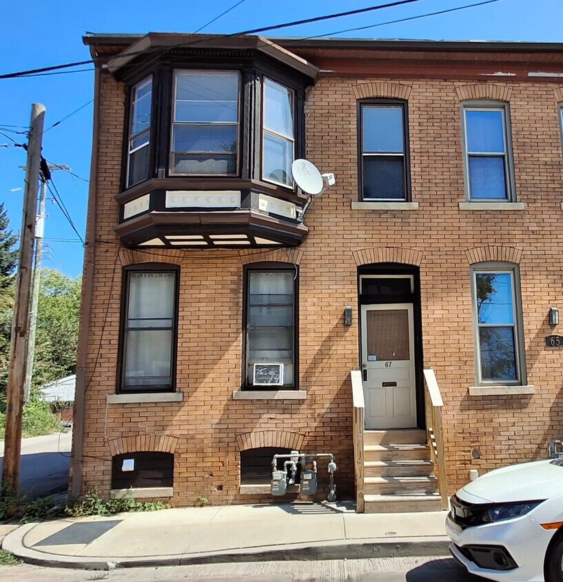 Primary Photo - 67 N Franklin St