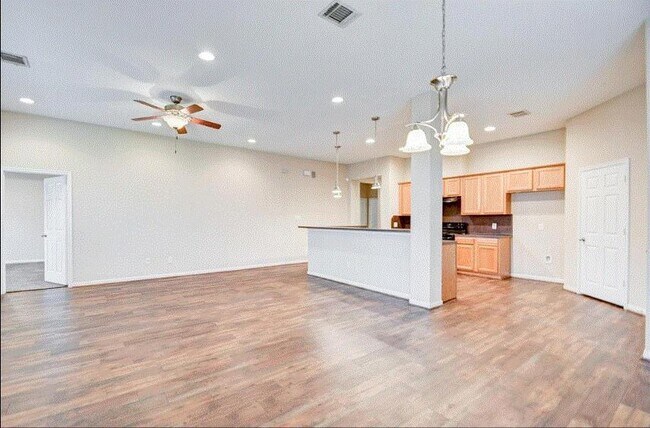 Foto del edificio - 4347 Clover St