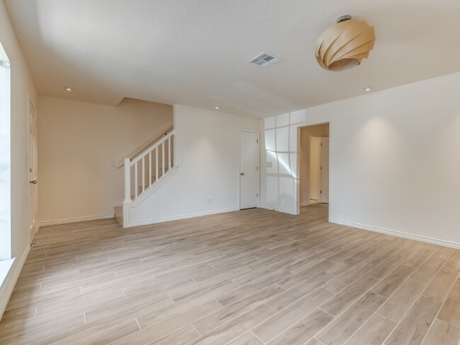 Building Photo - 1309 Rebecca Ln