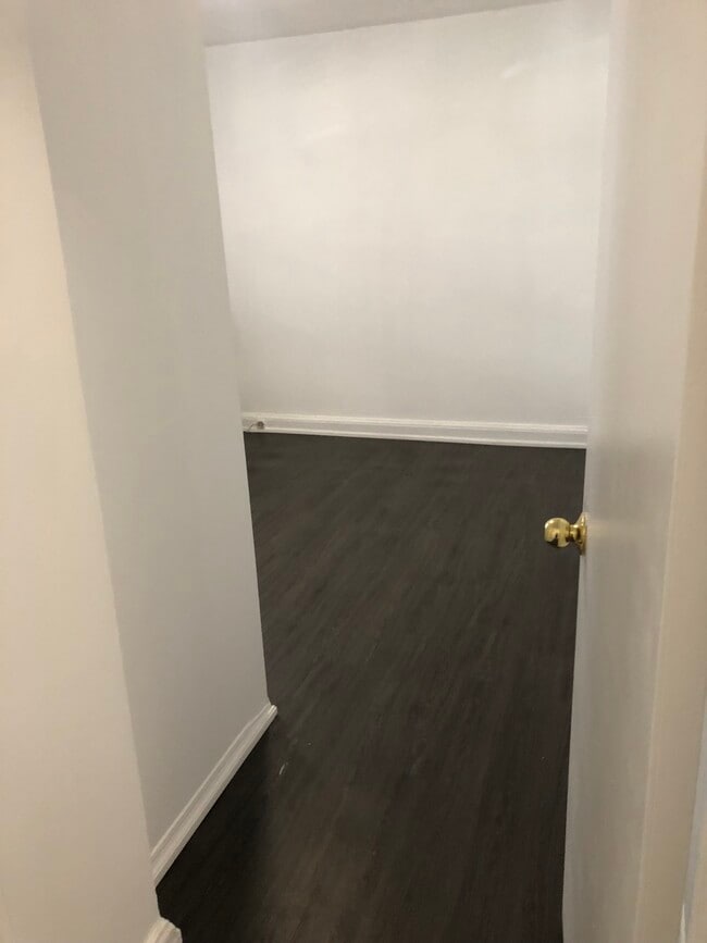 Building Photo - Little Italy - College Street 2 Bedroom Apartment / corner Palmerston Blvd.