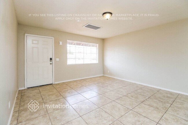 Foto del edificio - 8415 N 12th St