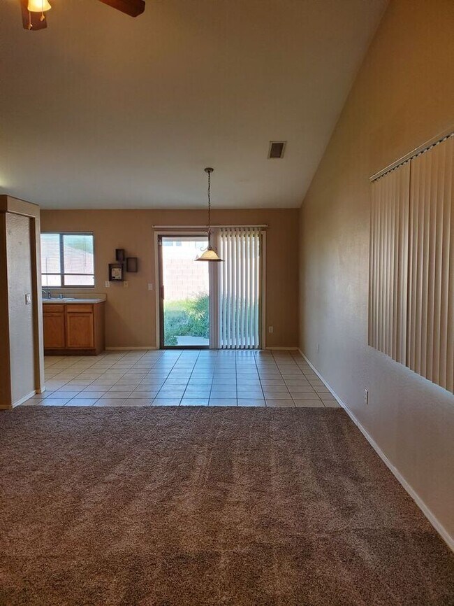 Building Photo - 3 bedroom &2 bathroom House in Avondale!