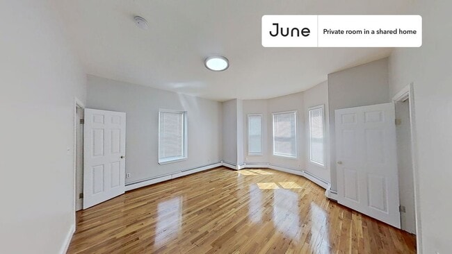 Building Photo - Private bedroom in 3 bed/1 bath Home