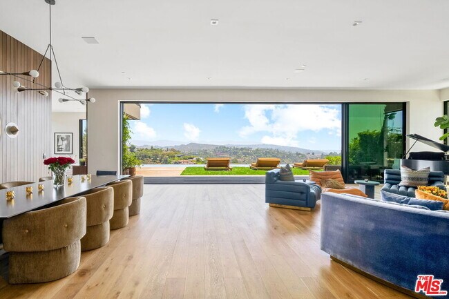 Foto del edificio - 1030 Somera Rd