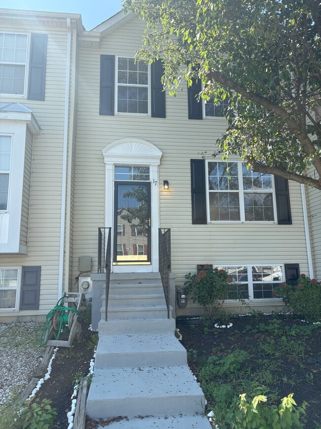 Building Photo - 17 Versailles Ct