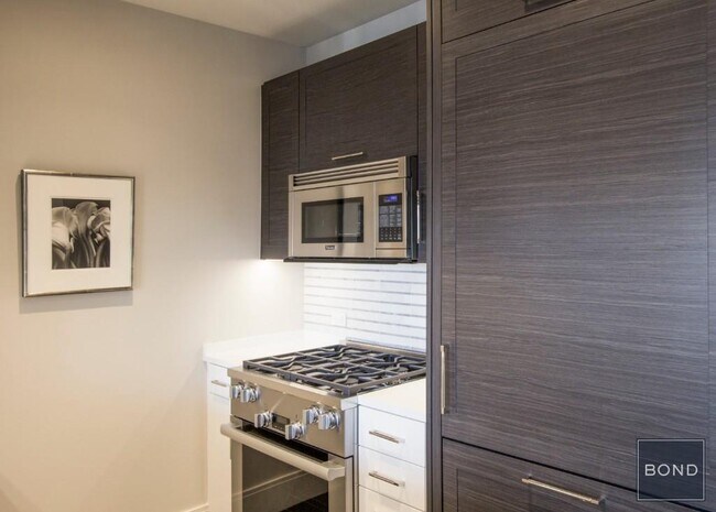 Building Photo - 555 Tenth Avenue