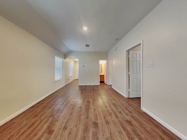 Foto del edificio - 6425 Mountain Pines Ln