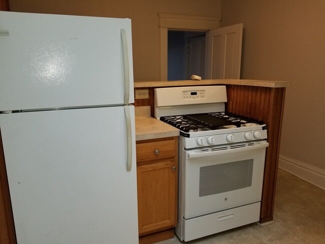 Kitchen with Gas Range - 936 Dennison Ave