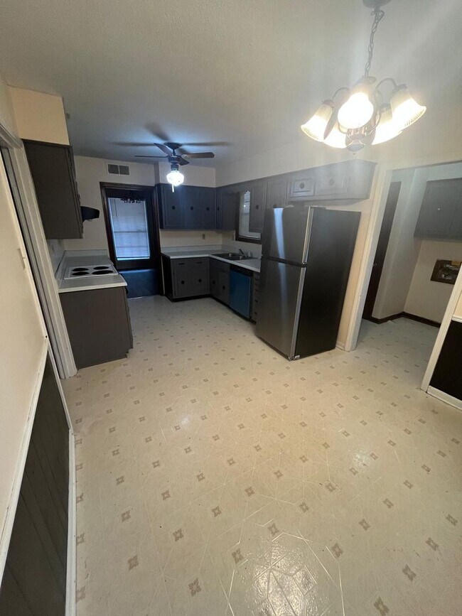 Foto del edificio - House for Rent in quite Neighborhood