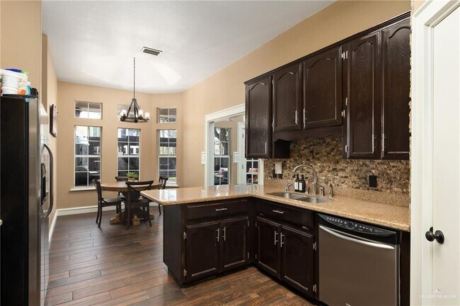 Building Photo - 3202 W San Luis Cir