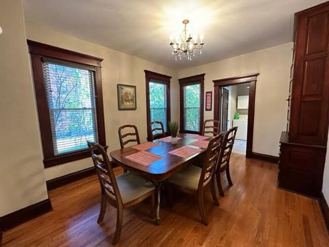 Foto del edificio - 70 W Starr Ave