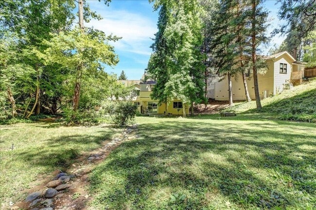 Building Photo - Very Desirable Woodbridge Townhouse in Nevada City