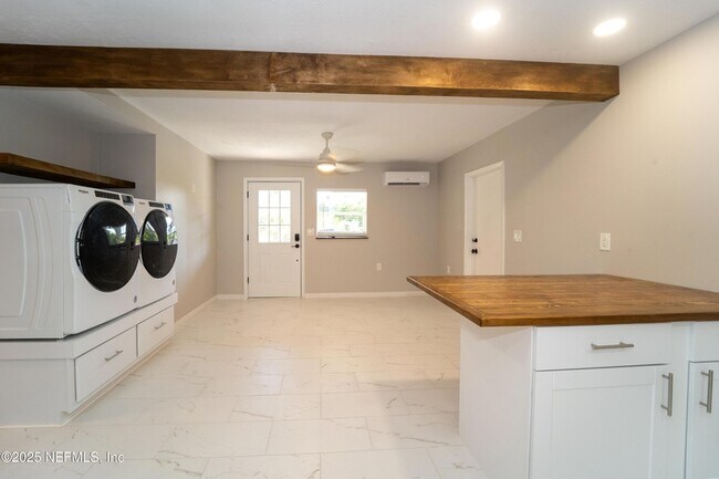 Building Photo - 5455 Pelican Way