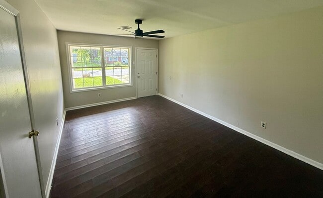 Building Photo - 2017 Fairfield Dr