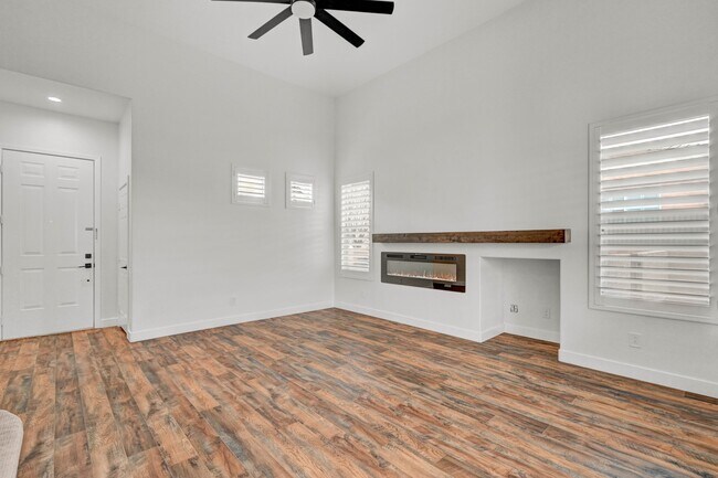 Building Photo - 10544 Allthorn Ave