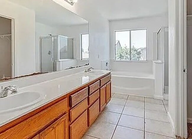 Foto del edificio - Updated 2 Story Home In Weston Ranch