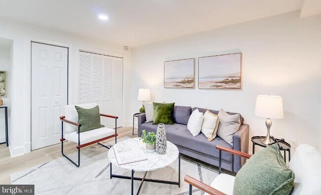 Foto del edificio - 1673 Park Rd NW