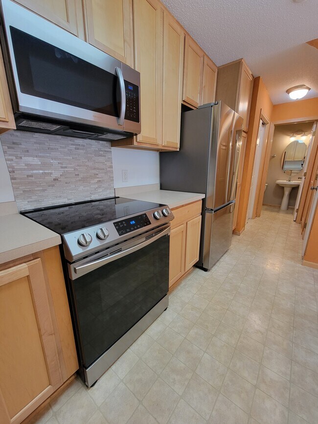 Building Photo - 16156 70th Plz N