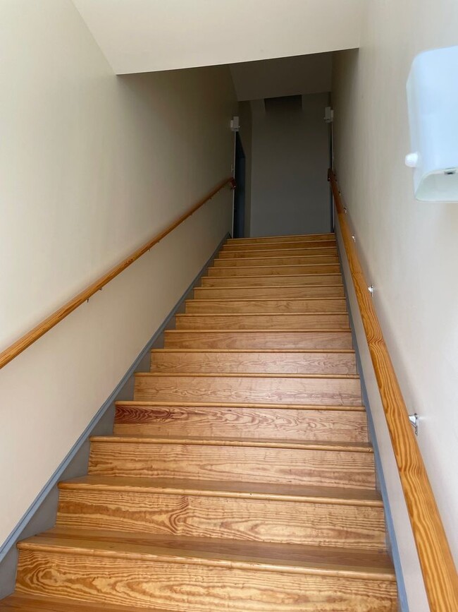 Building Photo - 1416