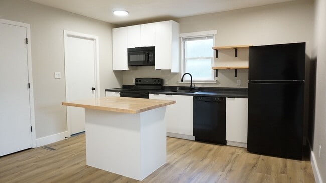 Building Photo - Charming Fully Remodeled Home with 4 Garage Stalls & Park Access in Central Minot
