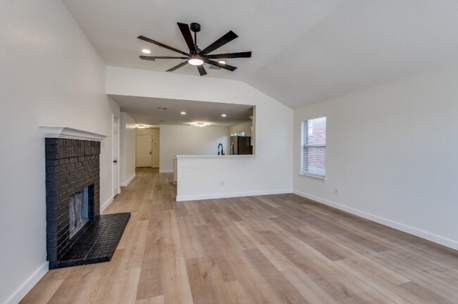 Foto del edificio - 4416 Statesman Ln