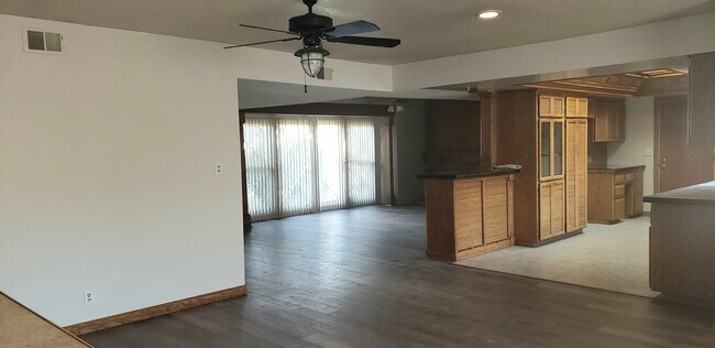 Building Photo - 3222 Oak Knoll Dr