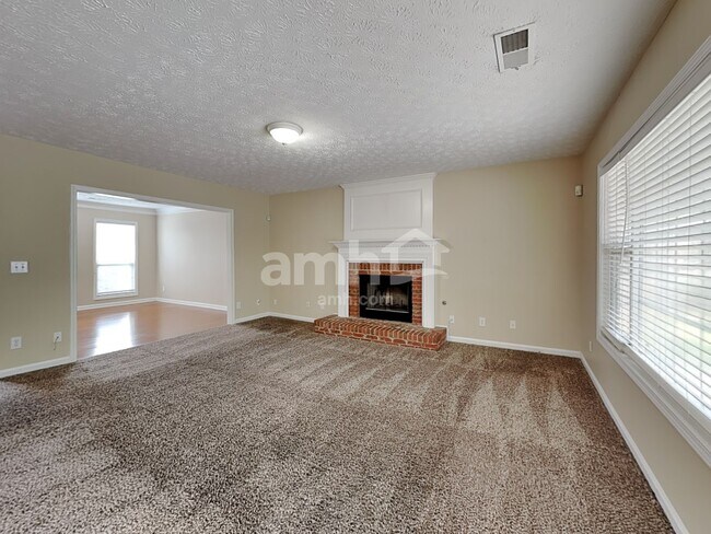 Building Photo - 1200 Evergreen Oak Way