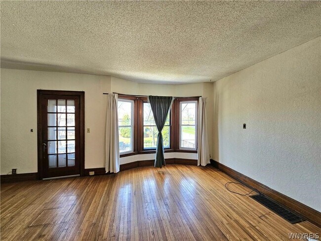 Foto del edificio - 891 Richmond Ave