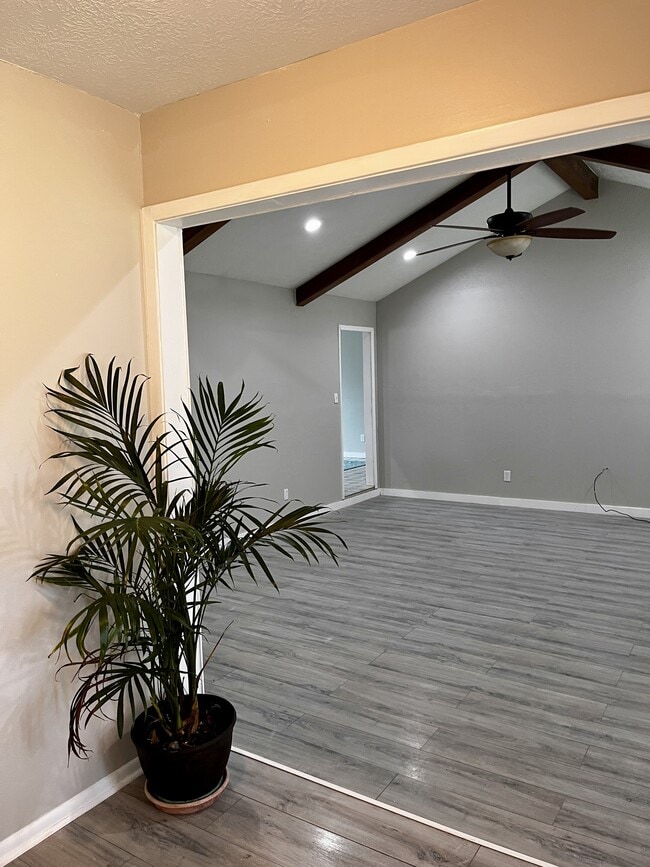 Foto del edificio - 1010 Holt St