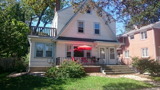 Building Photo - 210 S Randall Ave