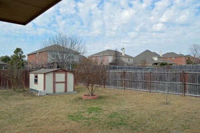 Building Photo - 621 Saddle Ridge Tr