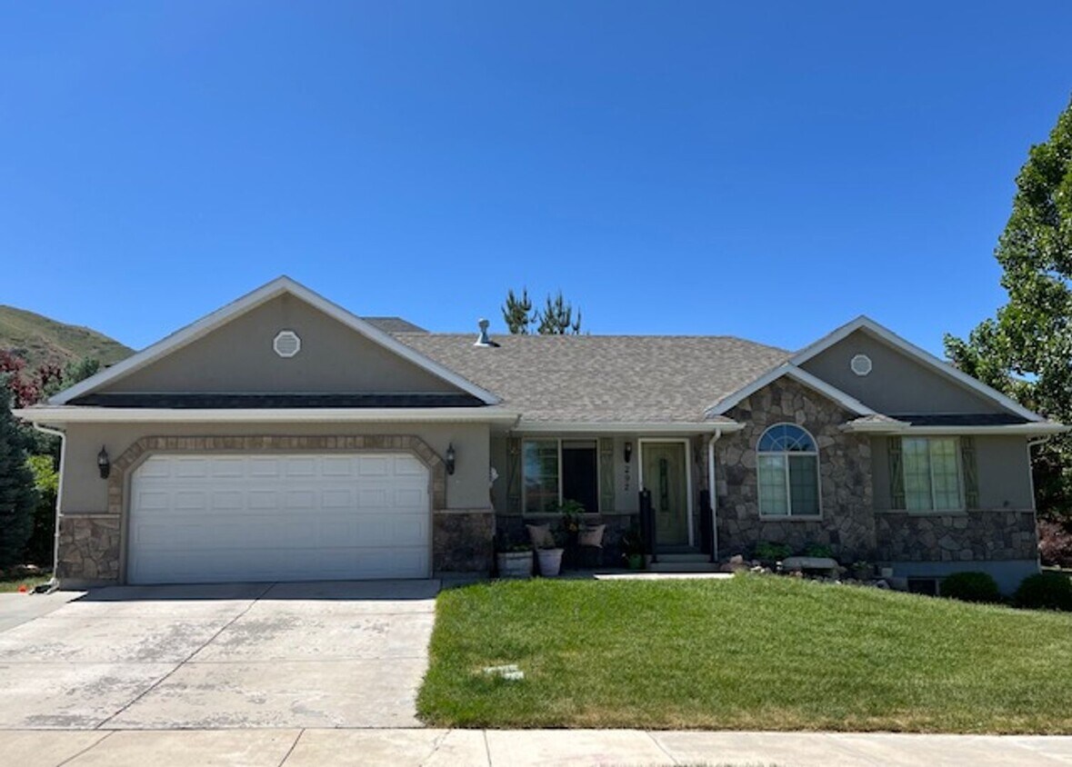Foto principal - Cozy 4 bed 2 bath home in cul-de-sac