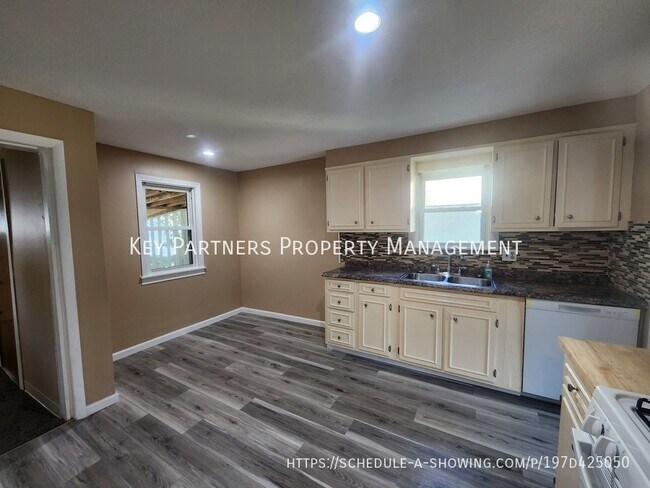 Building Photo - 7320 Charlotte-