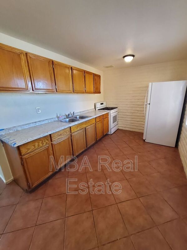 Foto del edificio - 318 W 2nd Ave