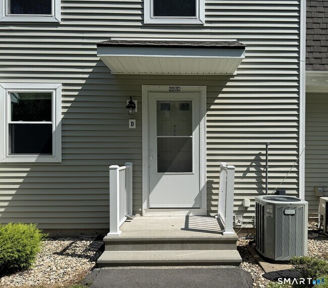 Foto del edificio - 223 Brittany Farms Rd