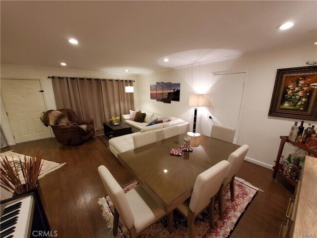 Building Photo - 322 Miraleste Dr