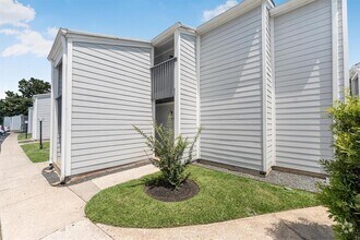 Building Photo - 13151 Walden Rd