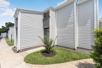 Building Photo - 13151 Walden Rd