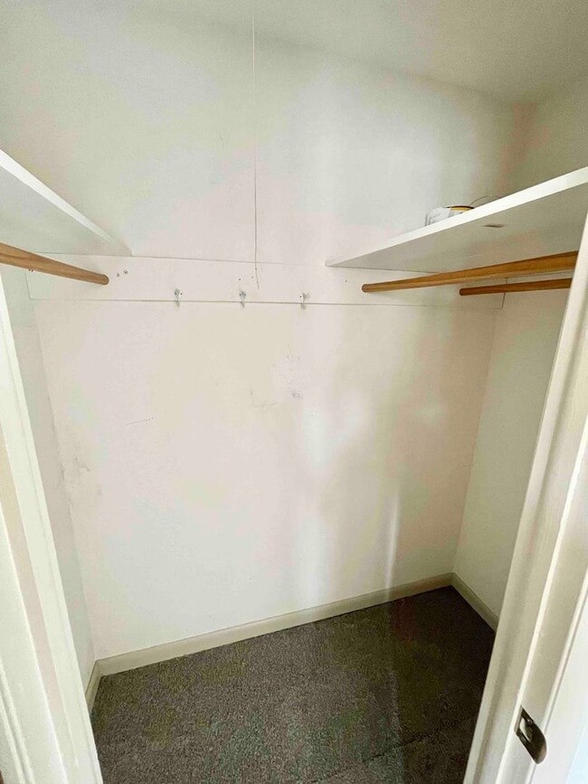 Building Photo - 1324-28 W Nedro Ave