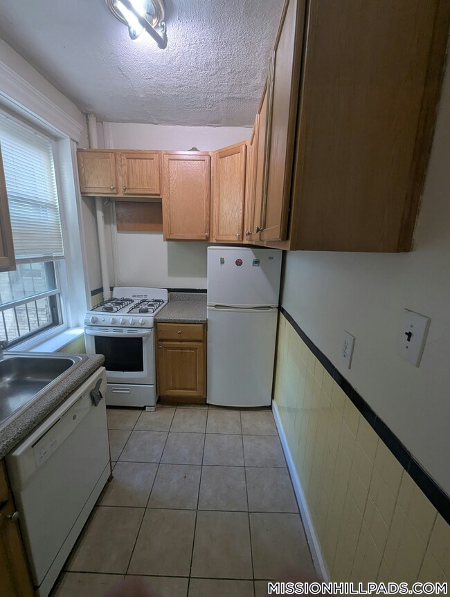 Building Photo - 360 Riverway