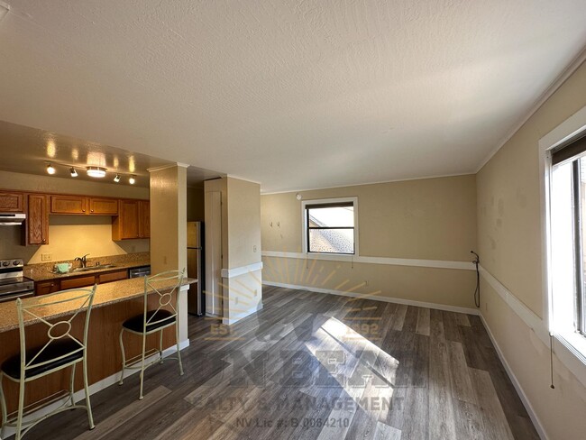 Building Photo - Cute One Bedroom! Will be Newly Painted!