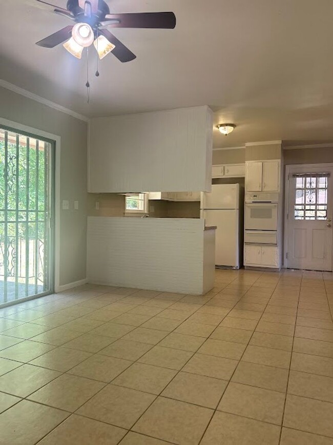 Building Photo - 3 Bed 2 Bath in Decatur!